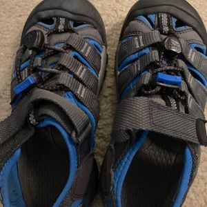 Keen boys size 13